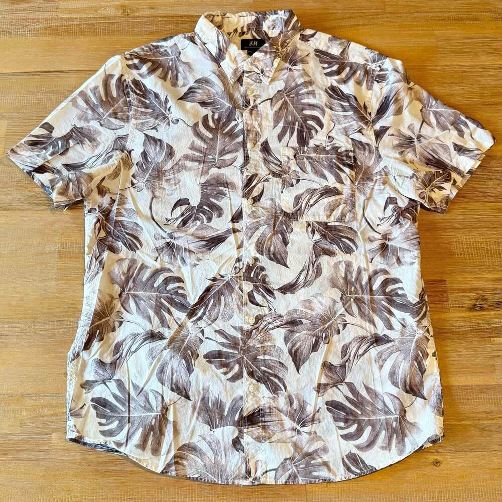 HM Regular Fit Short Sleeve Leaf Tropical Print Button Up Shirt Men's Size L